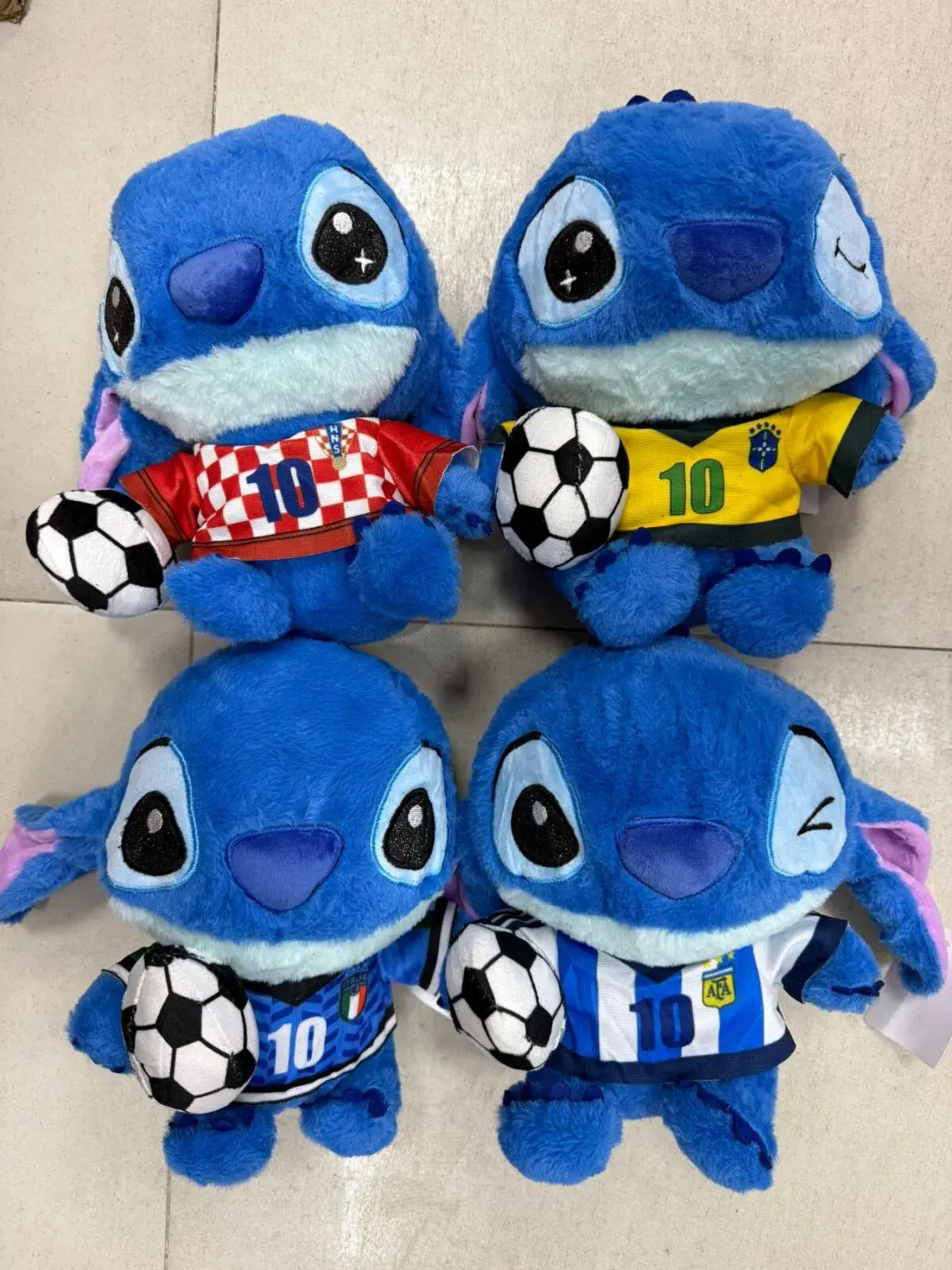 Maskotka Pluszowa Stitch 20cm z Piłką Nożną
