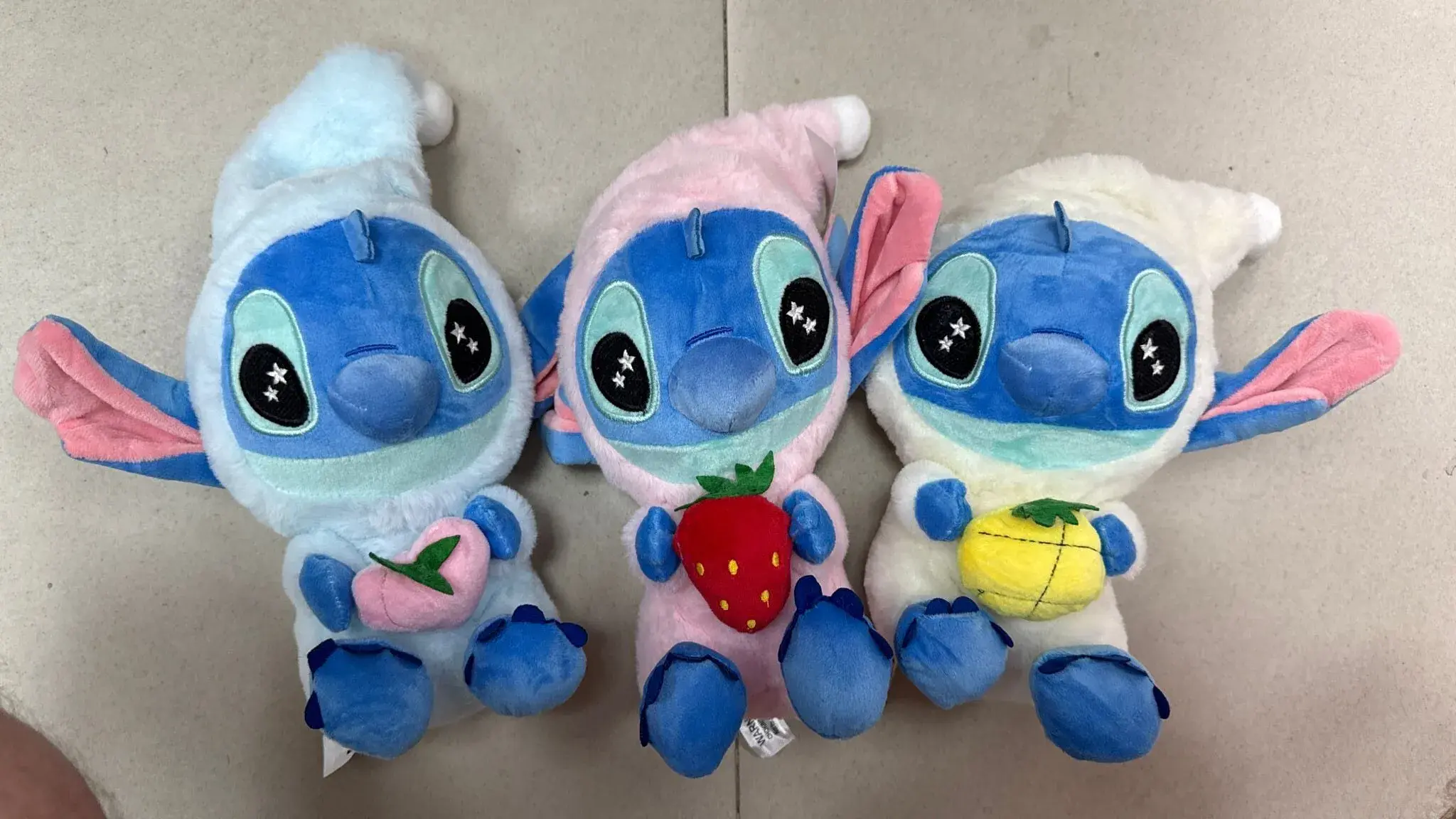 Maskotka Pluszowa Stitch w piżamie z owocem, mix kolorów