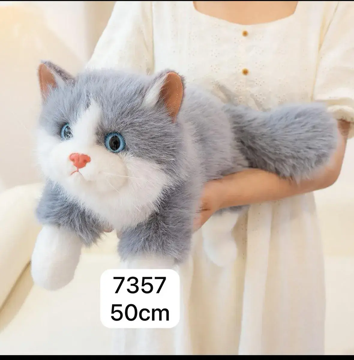Pluszowy kot szary z białymi łapkami 50 cm