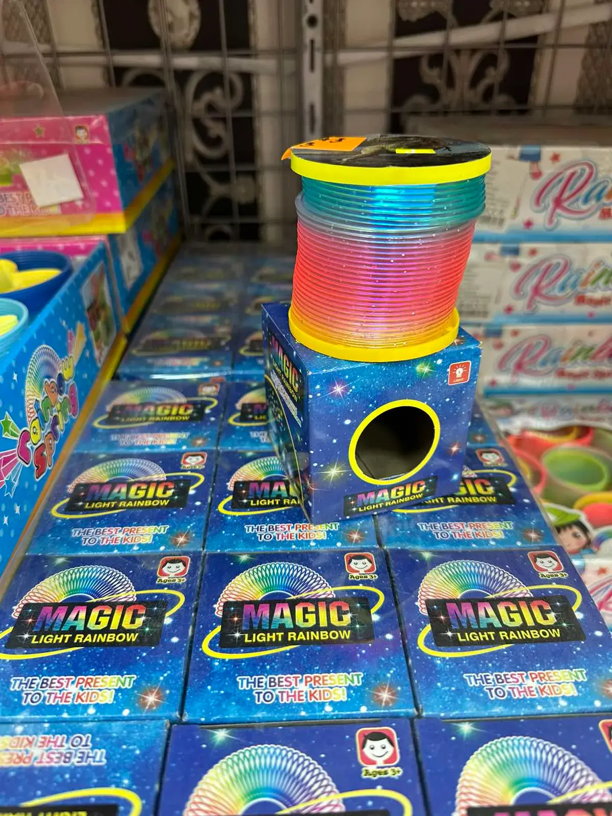 Zabawki Magic Sprężyna LED Tęczowa Świecąca 12szt