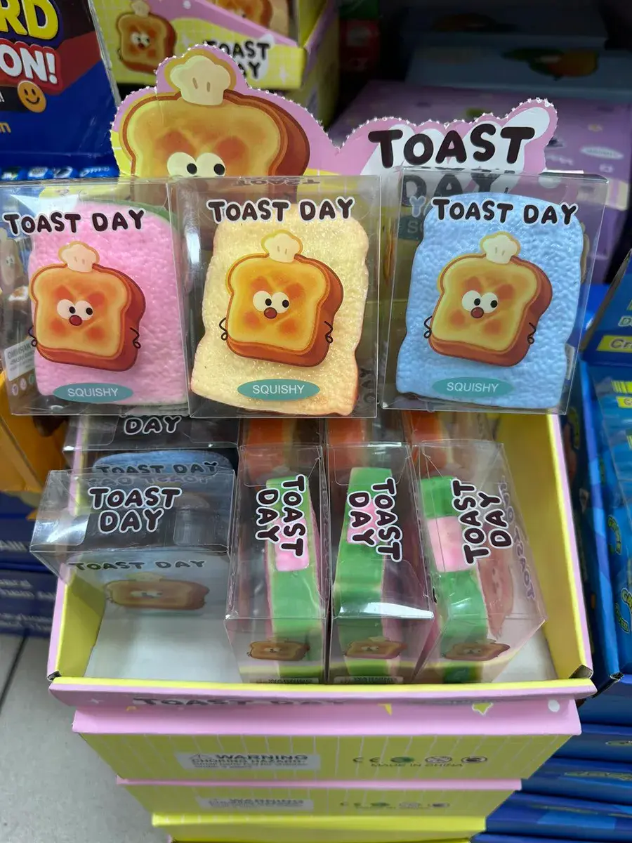 Zabawka Crunchy Toast Day Squishy miękka piankowa