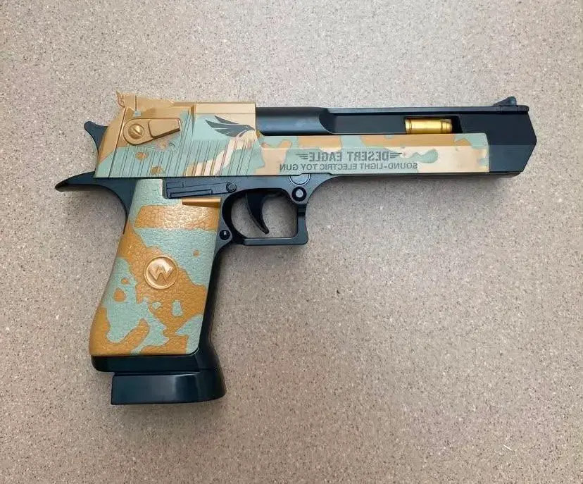 Pistolet Desert Eagle z efektem kamuflażu i dźwiękiem