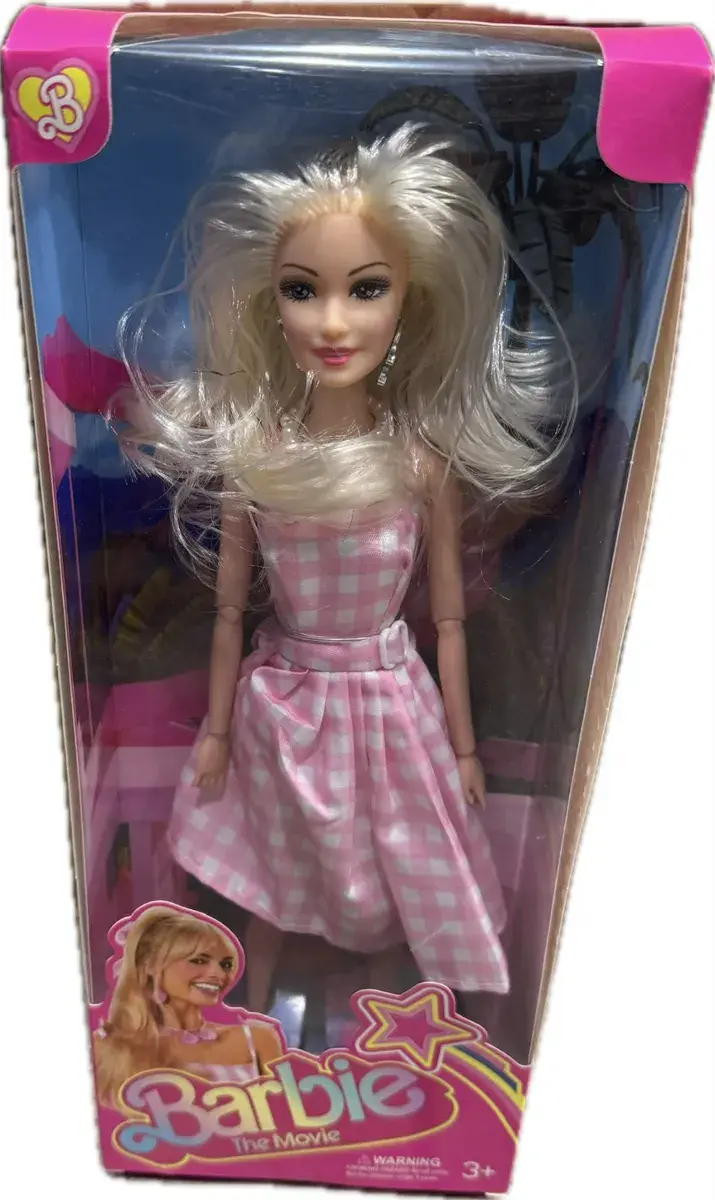 Lalka Barbie The Movie w różowej sukience w kratę