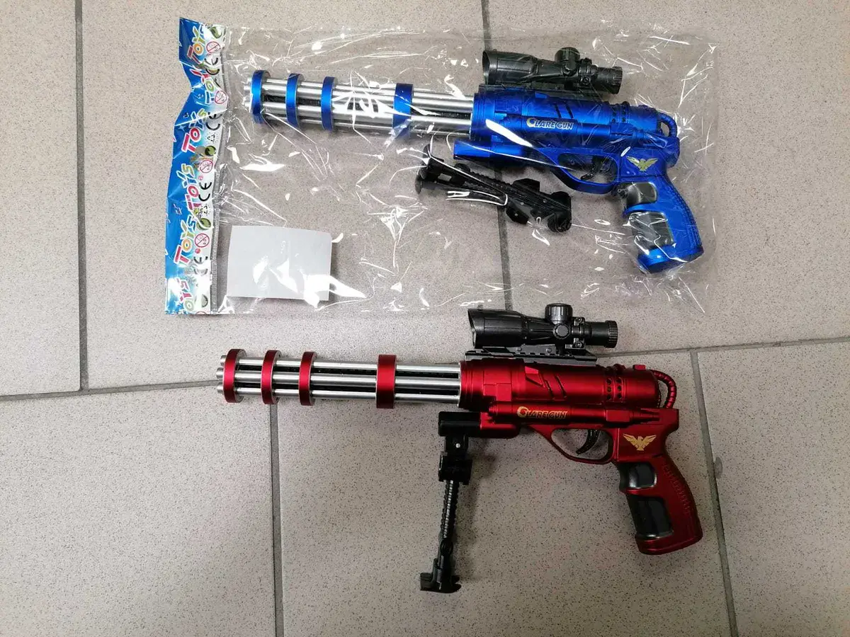 Pistolet zabawka StarGun niebieski-czerwony z celownikiem