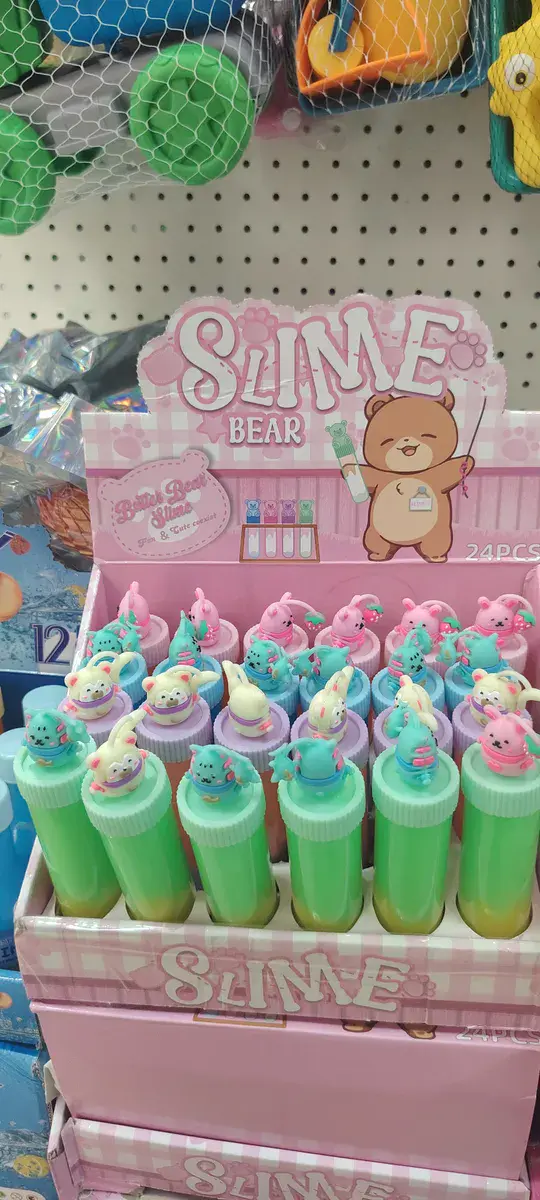 Slime Bear kolorowy slime z figurką zwierzaka na zakrętce