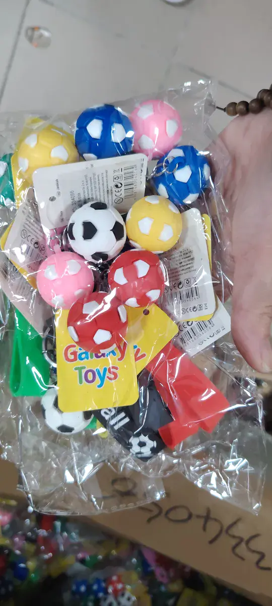 Brelok piłka nożna kolorowa z gumy miękkiej Galaxy Toys