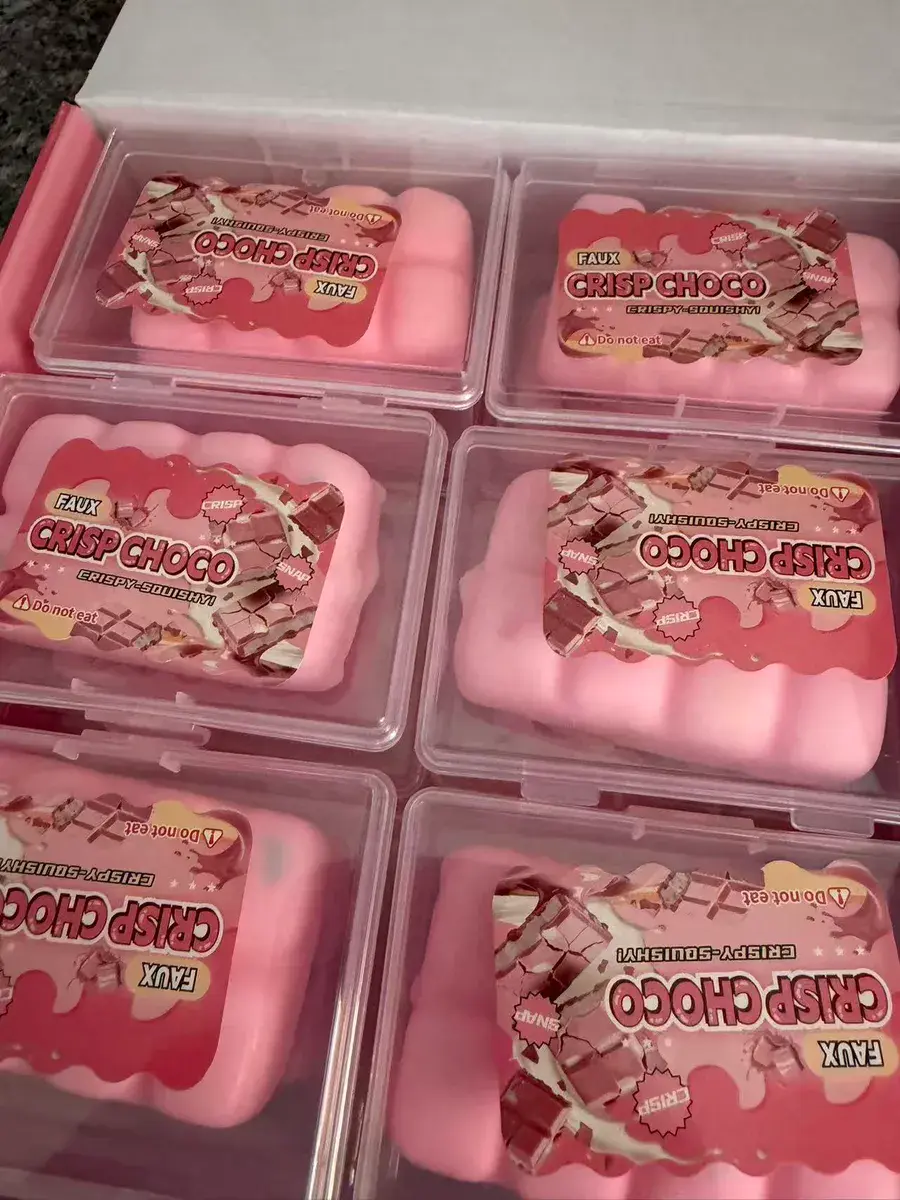 Faux Crisp Choco różowy squishy antystresowy w pudełku