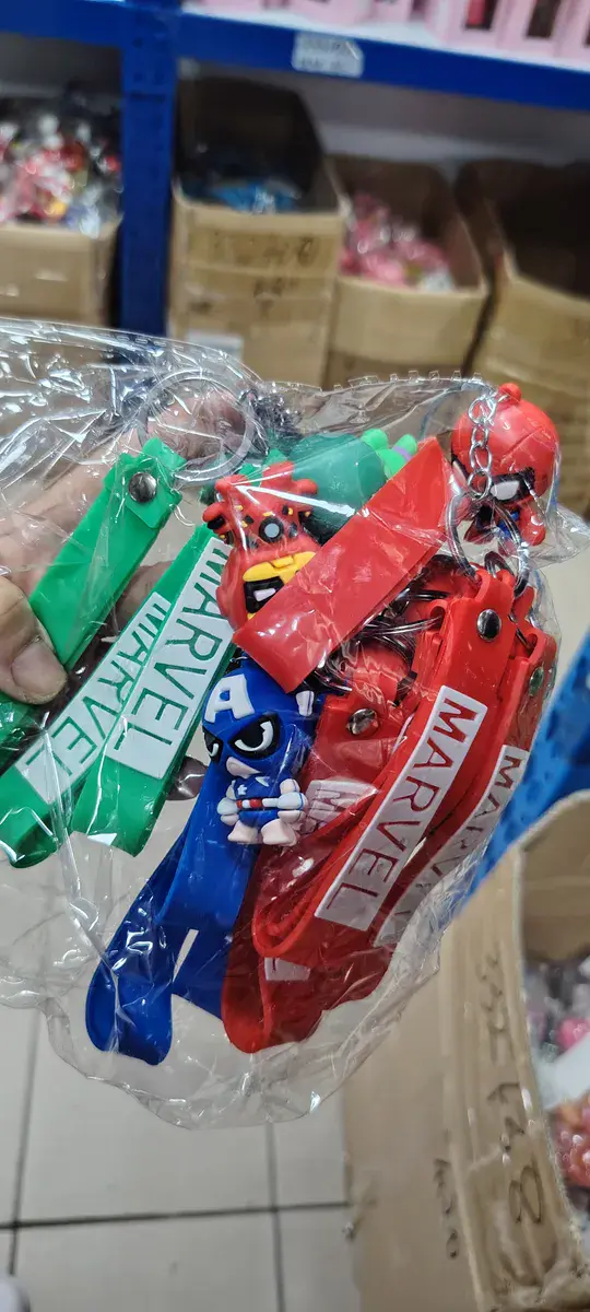 Brelok z postaciami Marvel kolorowy z zawieszką silikonową