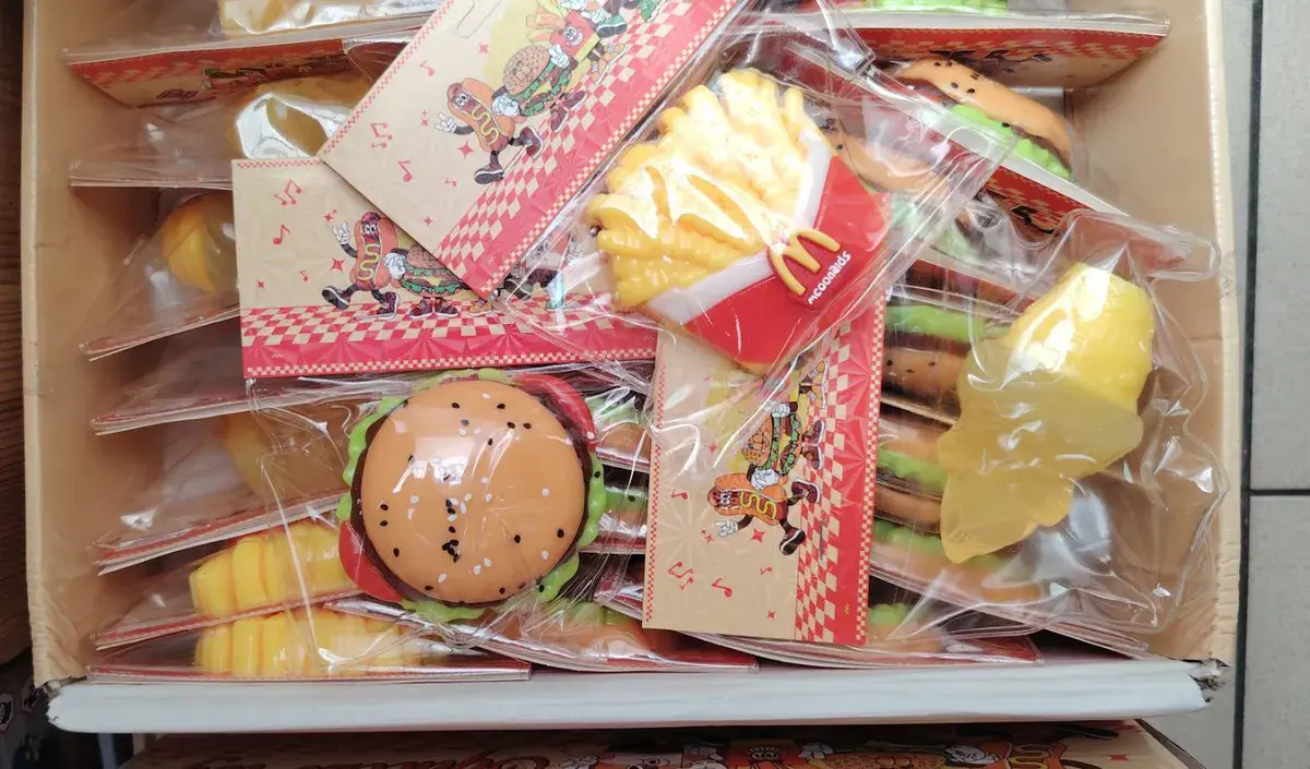 Zabawka elektryczna hamburger i frytki zestaw kolorowy