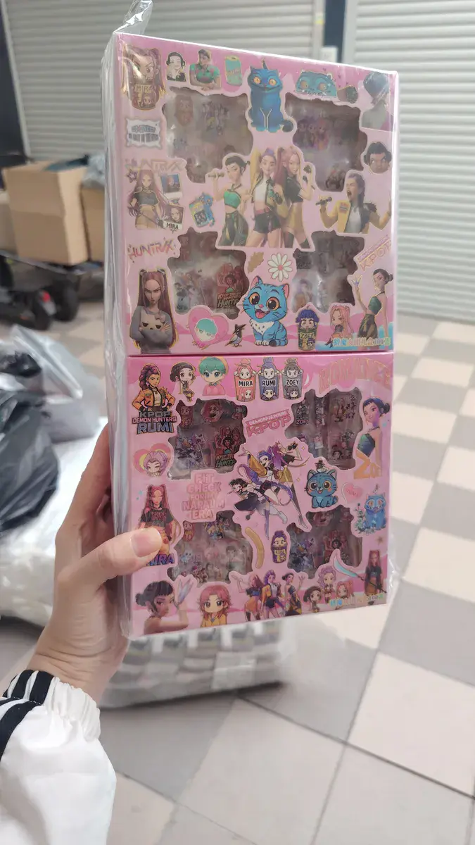 Zestaw figurek K-POP Demon Hunters Rumi z różowym opakowaniem