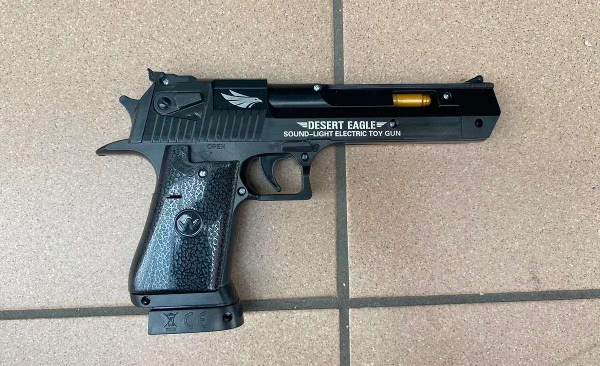 Desert Eagle Czarny Pistolet Zabawka Elektryczna z Dźwiękiem i Światłem