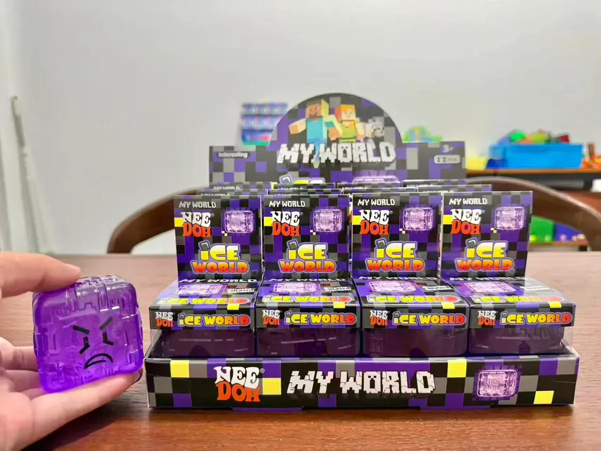 Przezroczysta fioletowa kostka antystresowa My World Ice World