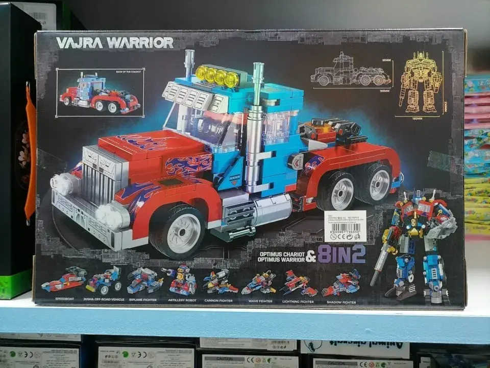 Klocki VAJRA WARRIOR 8in2 - Ciężarówka i Robot, 569 elementów