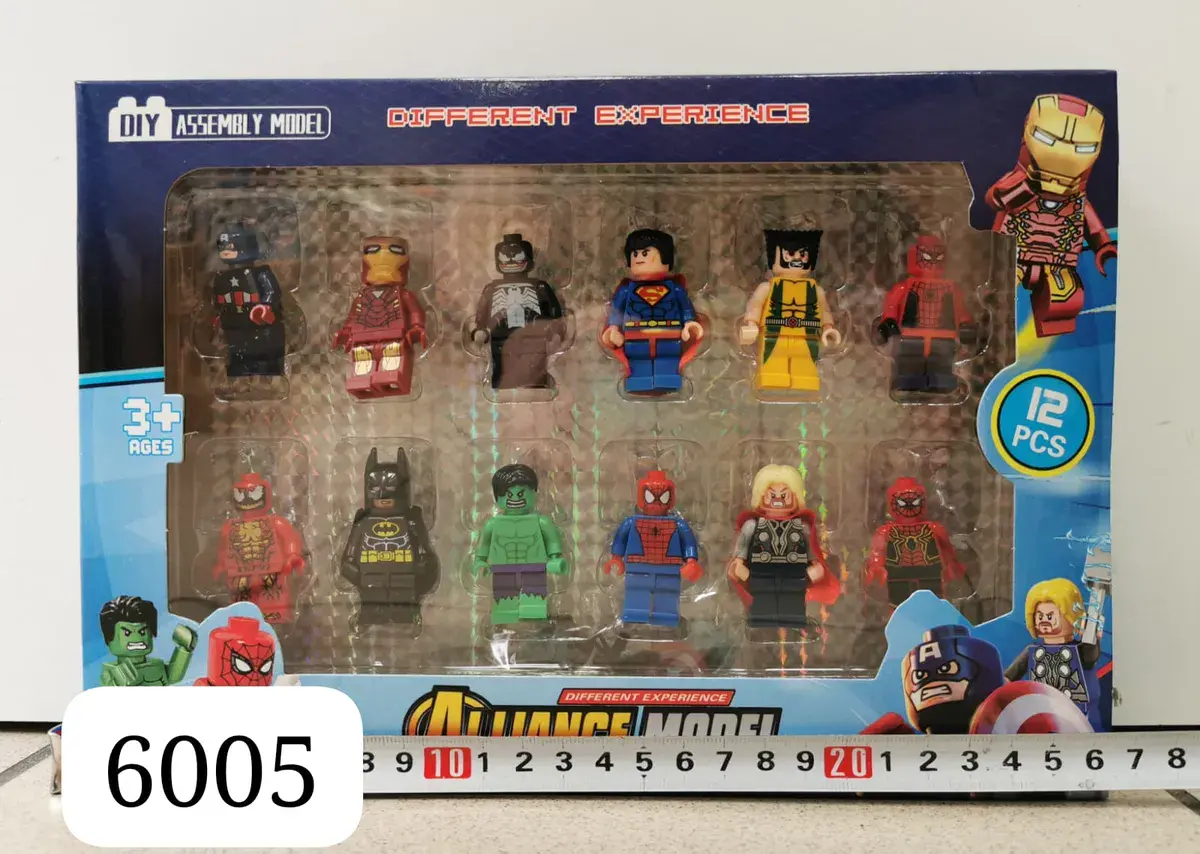 Zestaw 12 figurek DIY Assembly Model Avengers 3+