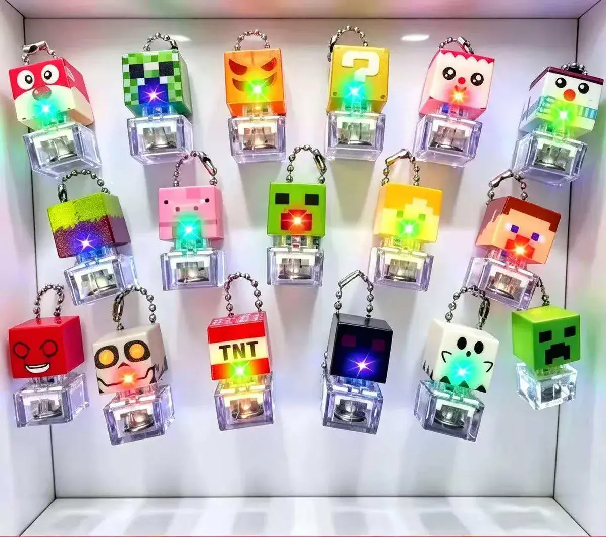Brelok Minecraft LED z dźwiękiem 15 wzorów