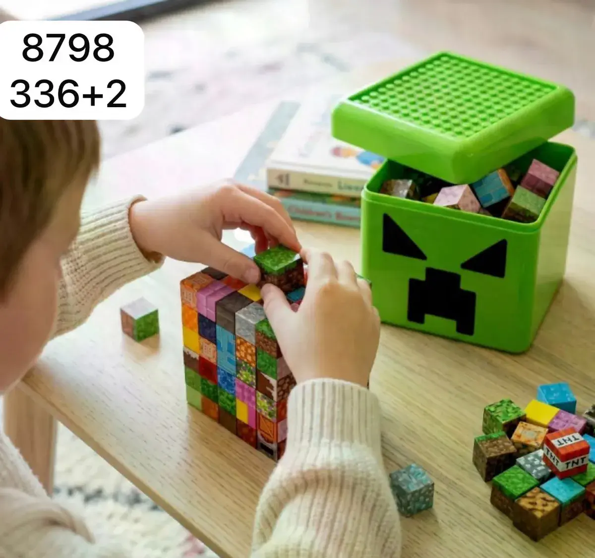 Klocki magnetyczne 338 elementów w zielonym pudełku z motywem Creeper