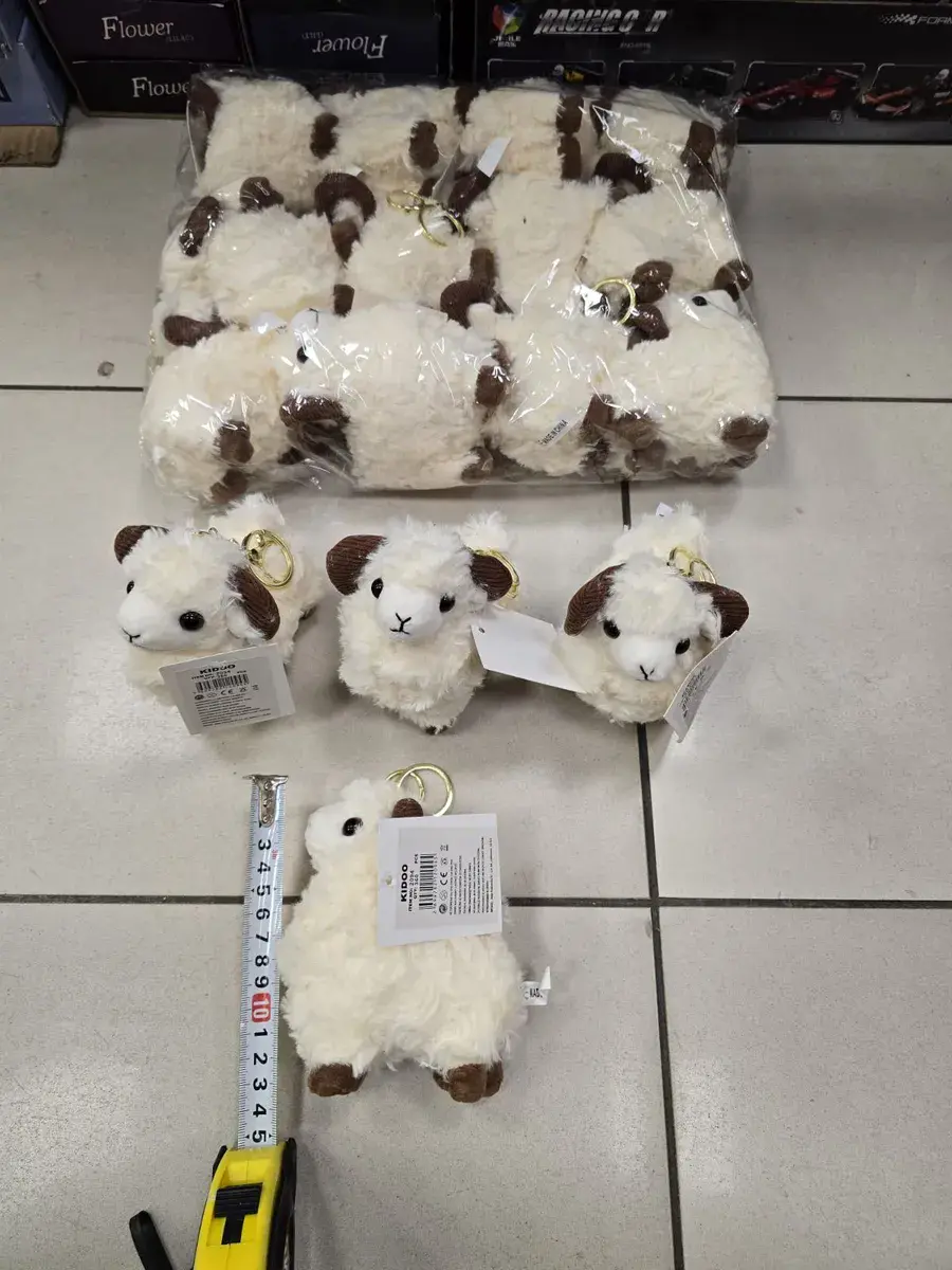 Brelok pluszowy owca kremowo-brązowa miękka zabawka 10 cm