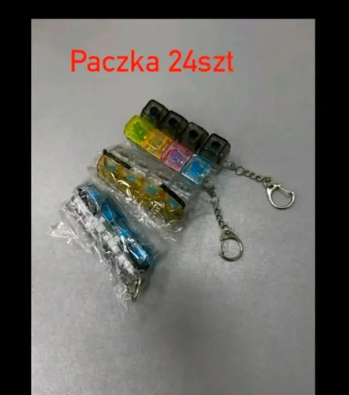 Brelok do kluczy z kolorowymi kostkami 24 sztuki