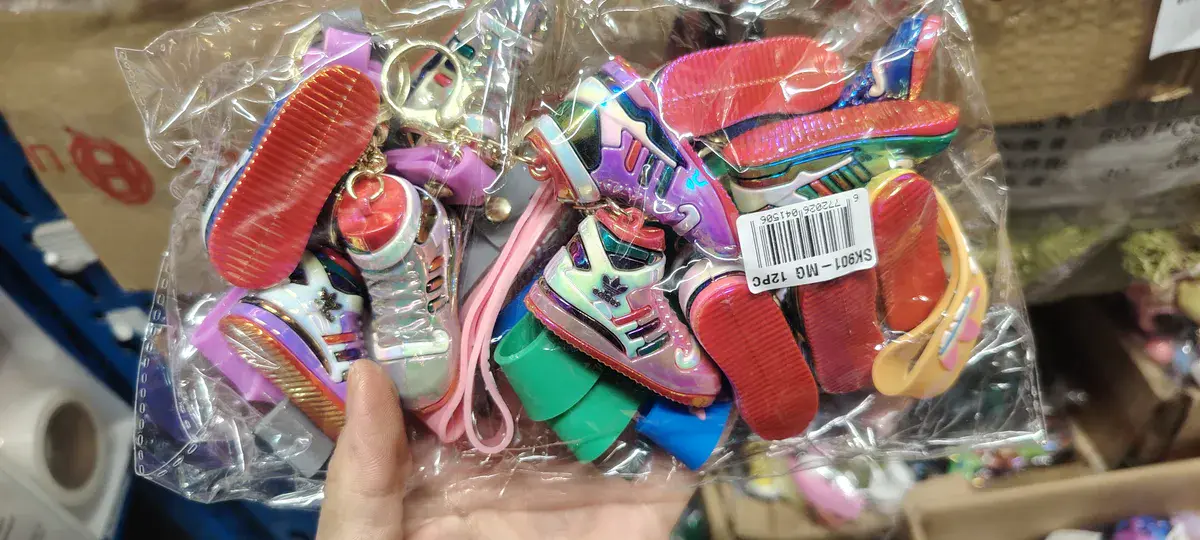 Brelok Zestaw Kolorowych Miniaturowych Butów 12 sztuk