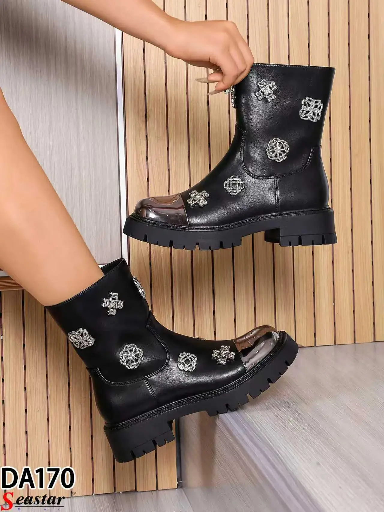 Botki damskie Seastar DA170 czarne, srebrne ozdoby, metalowy nosek
