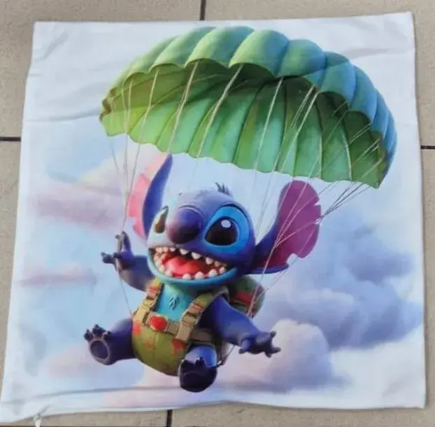 Poduszki 40x40 cm Stitch z spadochronem Disney