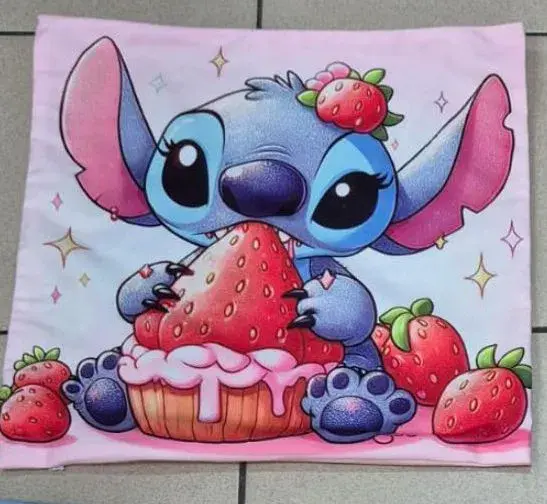 Poduszki 40x40 cm Lilo & Stitch z truskawkami