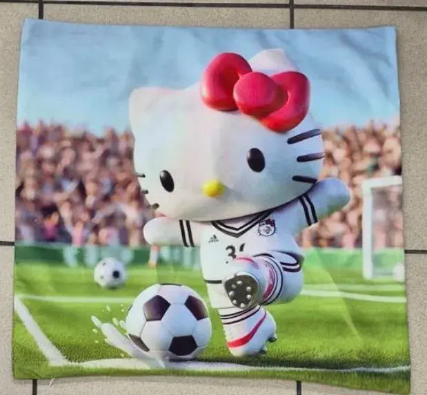 Poduszki 40x40 cm Hello Kitty piłka nożna