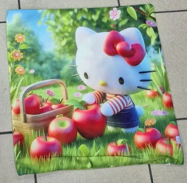 Poduszki 40/40 Hello Kitty z jabłkami
