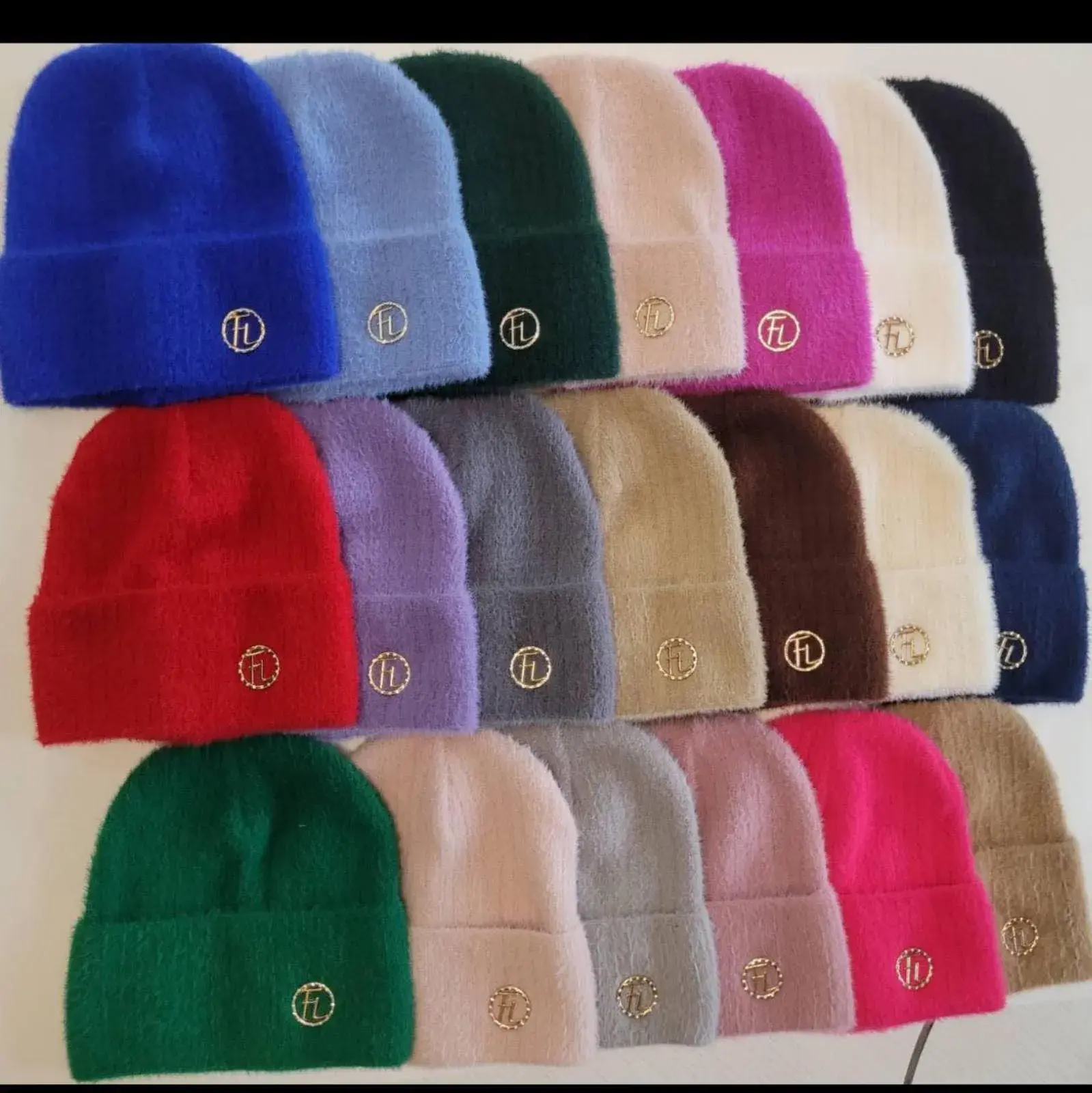 Czapki damskie beanie z aplikacją FL, multikolor