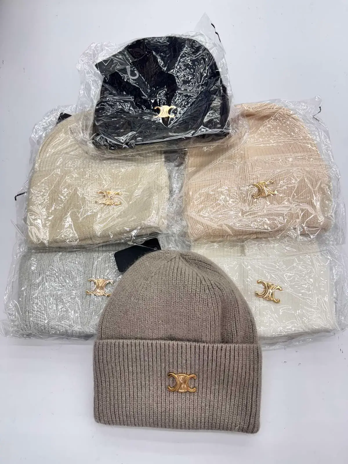 Czapki damskie beanie prążkowane czarne, beżowe, szare