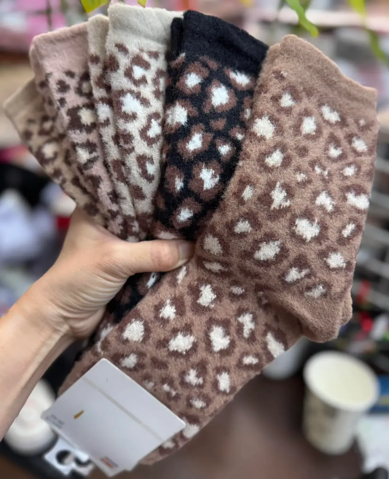 Skarpetki damskie wzór leopard w odcieniach beżu i czerni