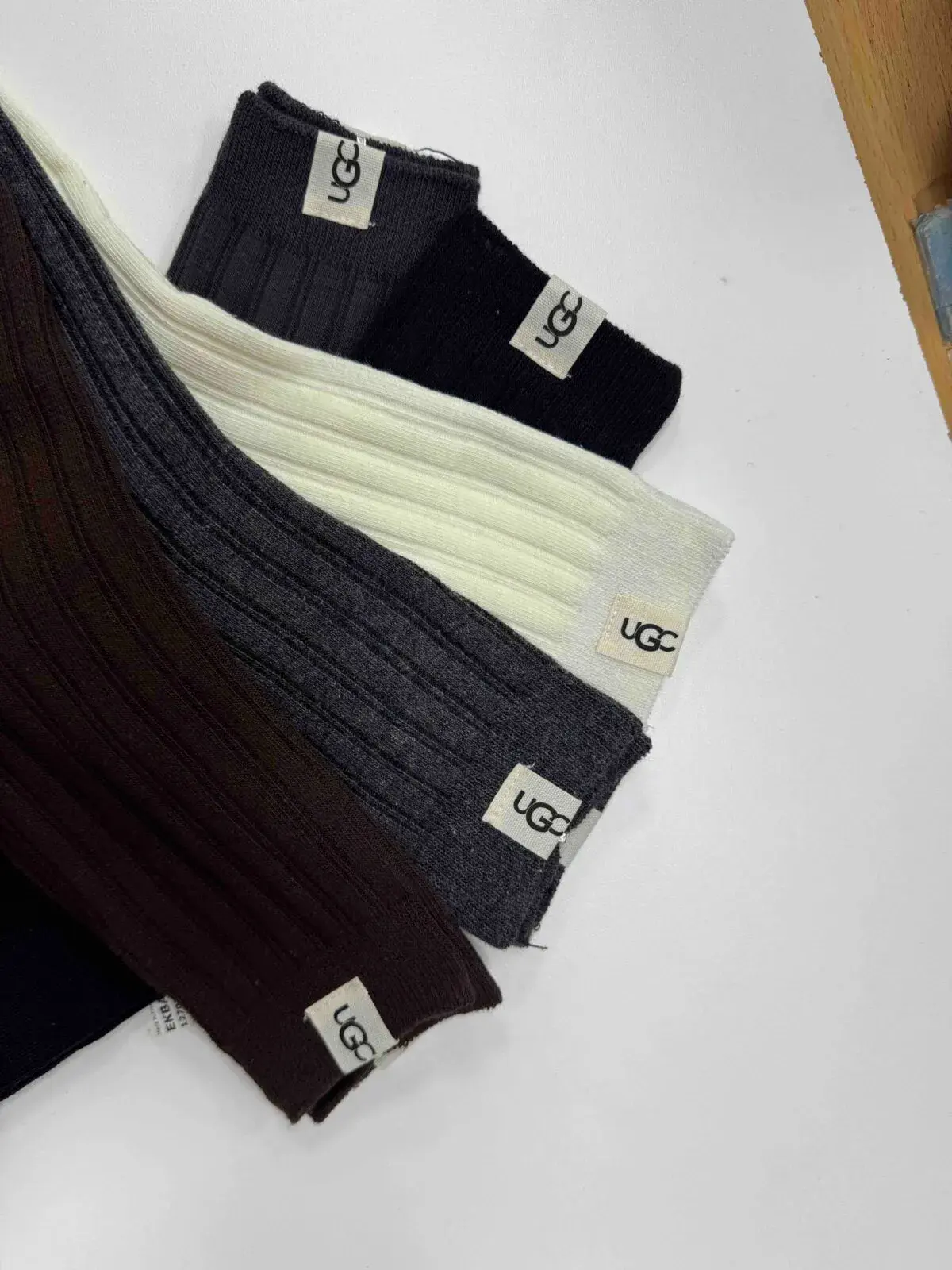 Skarpetki damskie UGG prążkowane 4 kolory