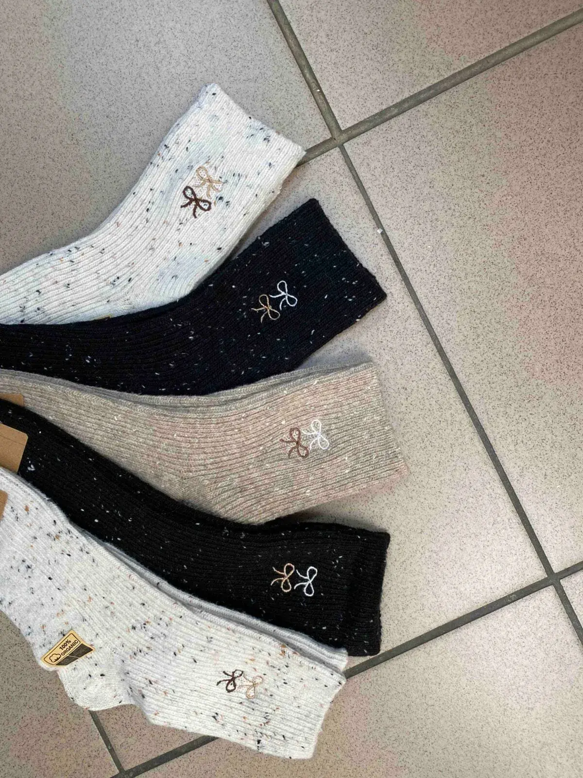 Skarpetki damskie z haftem kwiatowym, melanżowe