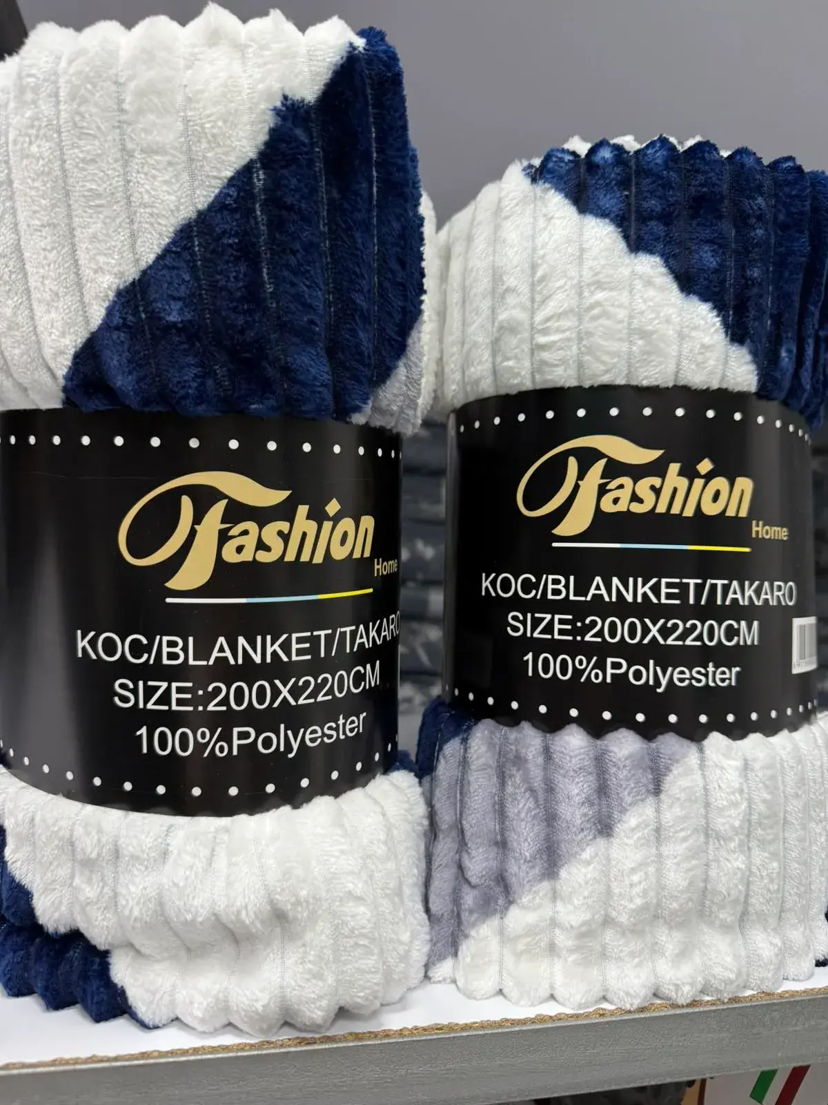 KOCE 200x220cm biało-granatowe 100% poliester