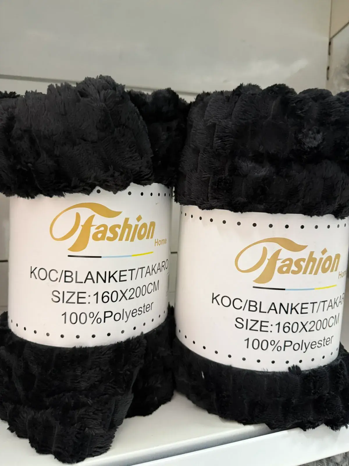 Koc Blanket 160x200 cm 100% Poliester Czarny