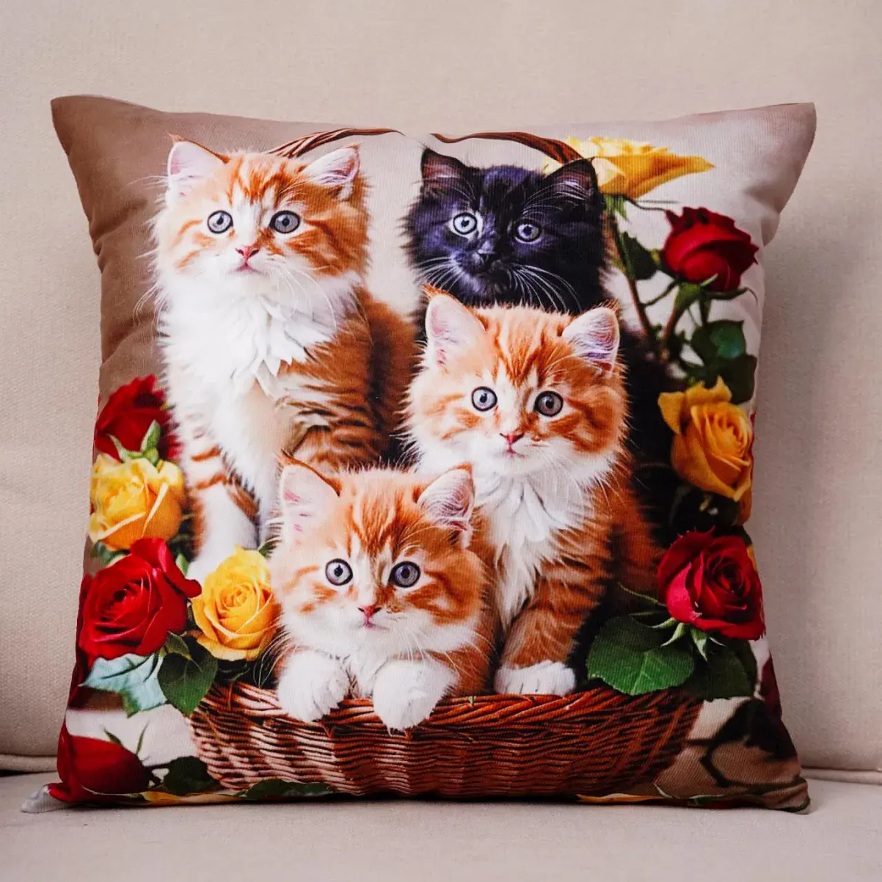 Poszewki na poduszkę 40x40 cm z kociętami i kwiatami