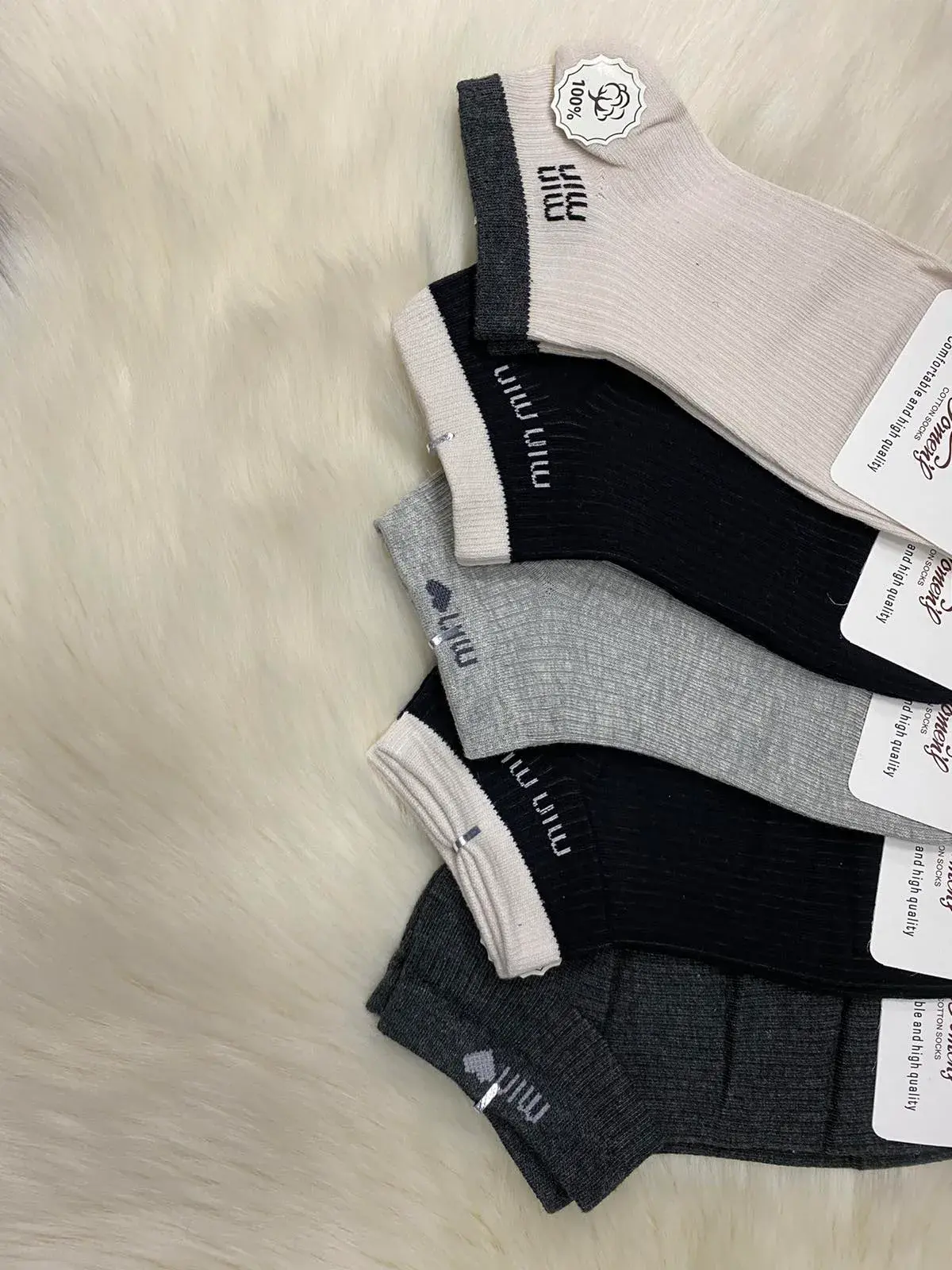 Skarpetki damskie ankle z napisem Miumiu, 5 kolorów
