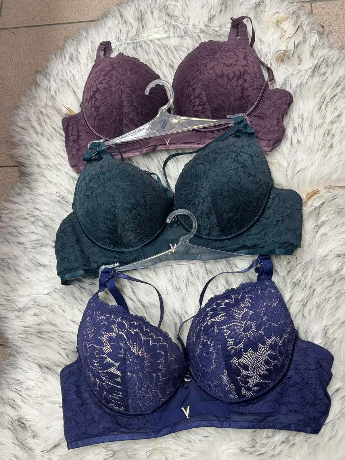 Biustonosz damski push-up koronka 3 szt. granat, fiolet, zielony