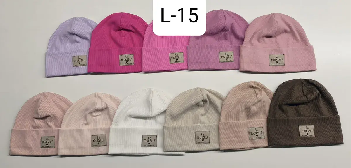 Czapka beanie mix kolorów z naszywką be YOURSELF