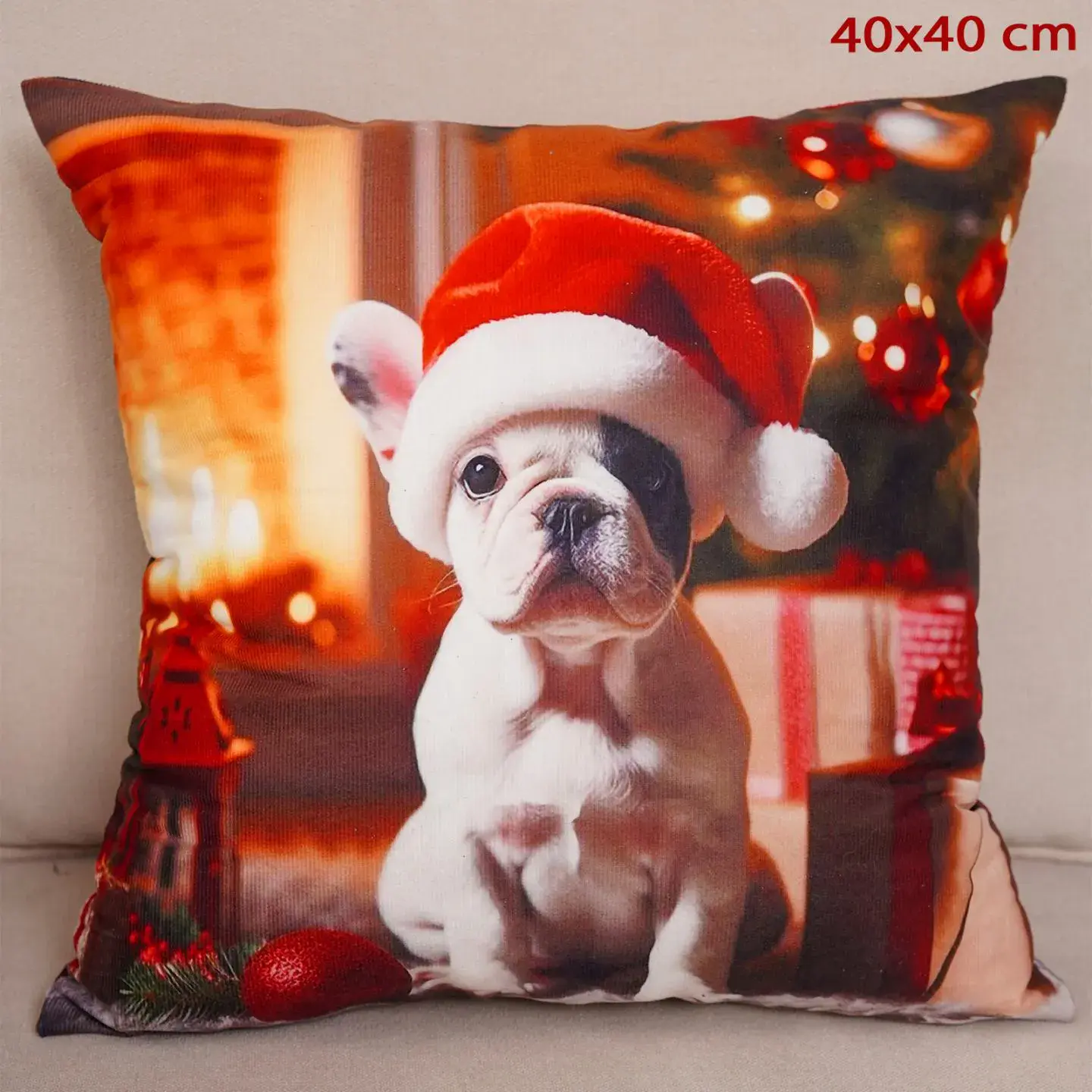 Poszewki 40x40 cm buldog francuski w czapce mikołaja