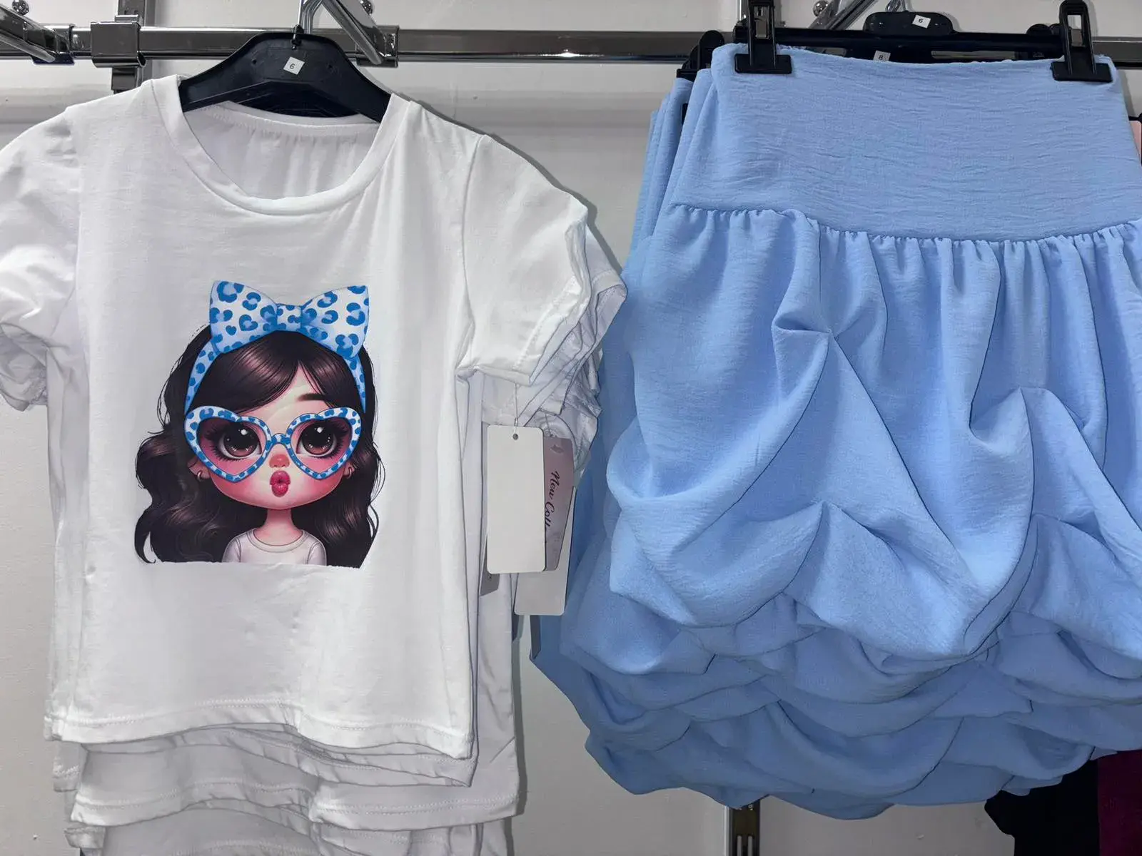 Komplet ubrań dla dziewczynki T-shirt biały + spódnica błękitna