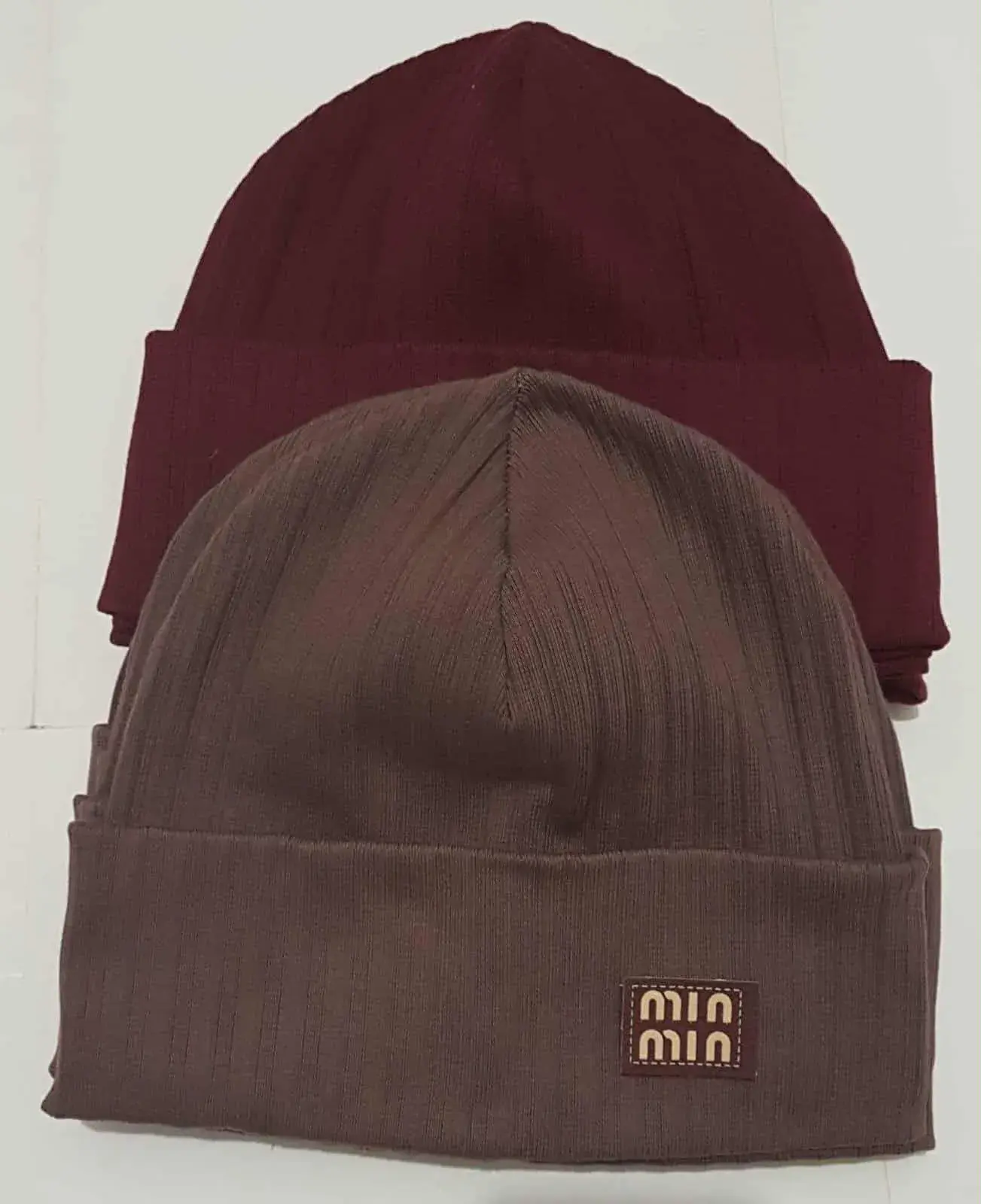 Czapki damskie beanie bordowa i brązowa
