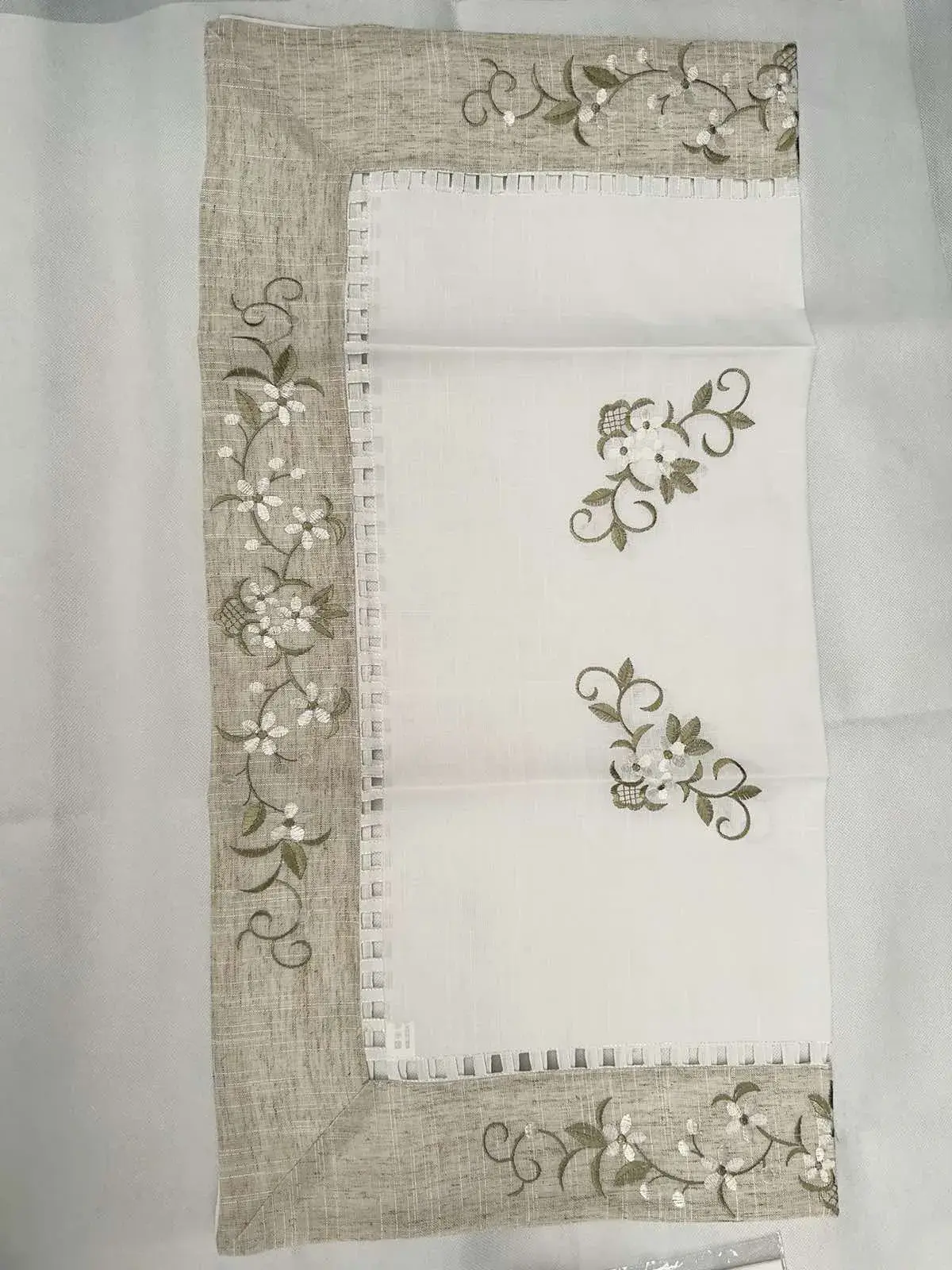 Bawełna Bieżniki 85x85cm beżowo-białe z haftem