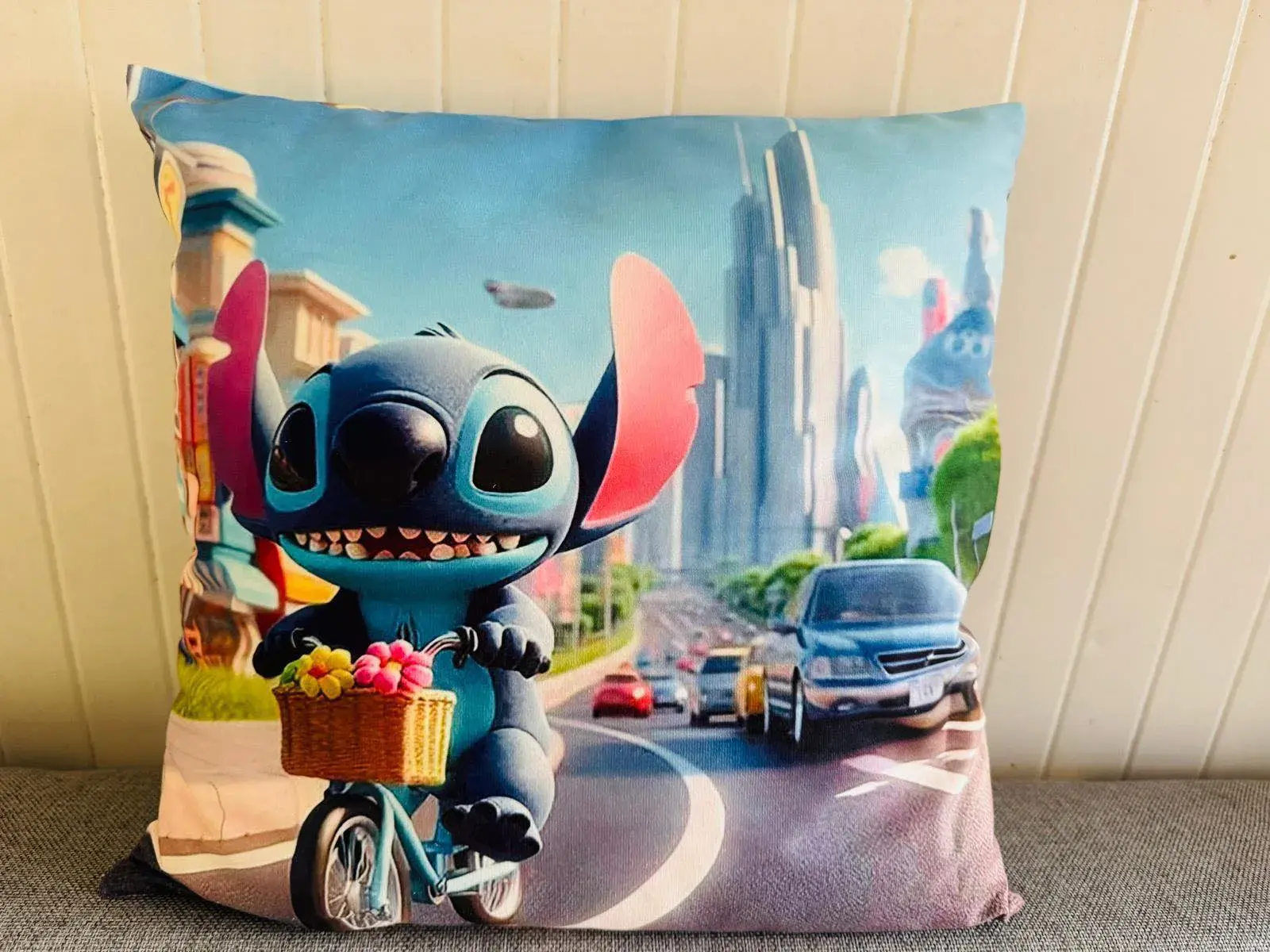 Poszewka 40x40cm Stitch Lilo & Stitch na rowerze