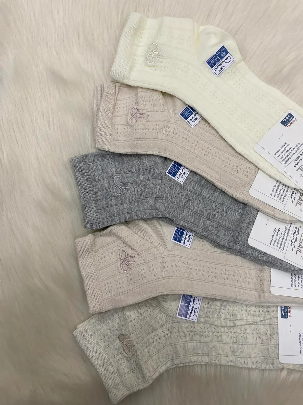 Skarpetki damskie prążkowane beżowe/szare z etykietą niebieską