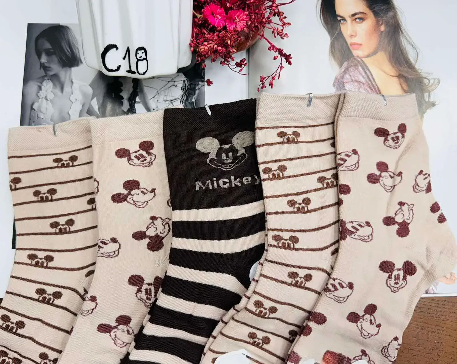 Skarpetki damskie z Myszką Mickey beżowo-brązowe