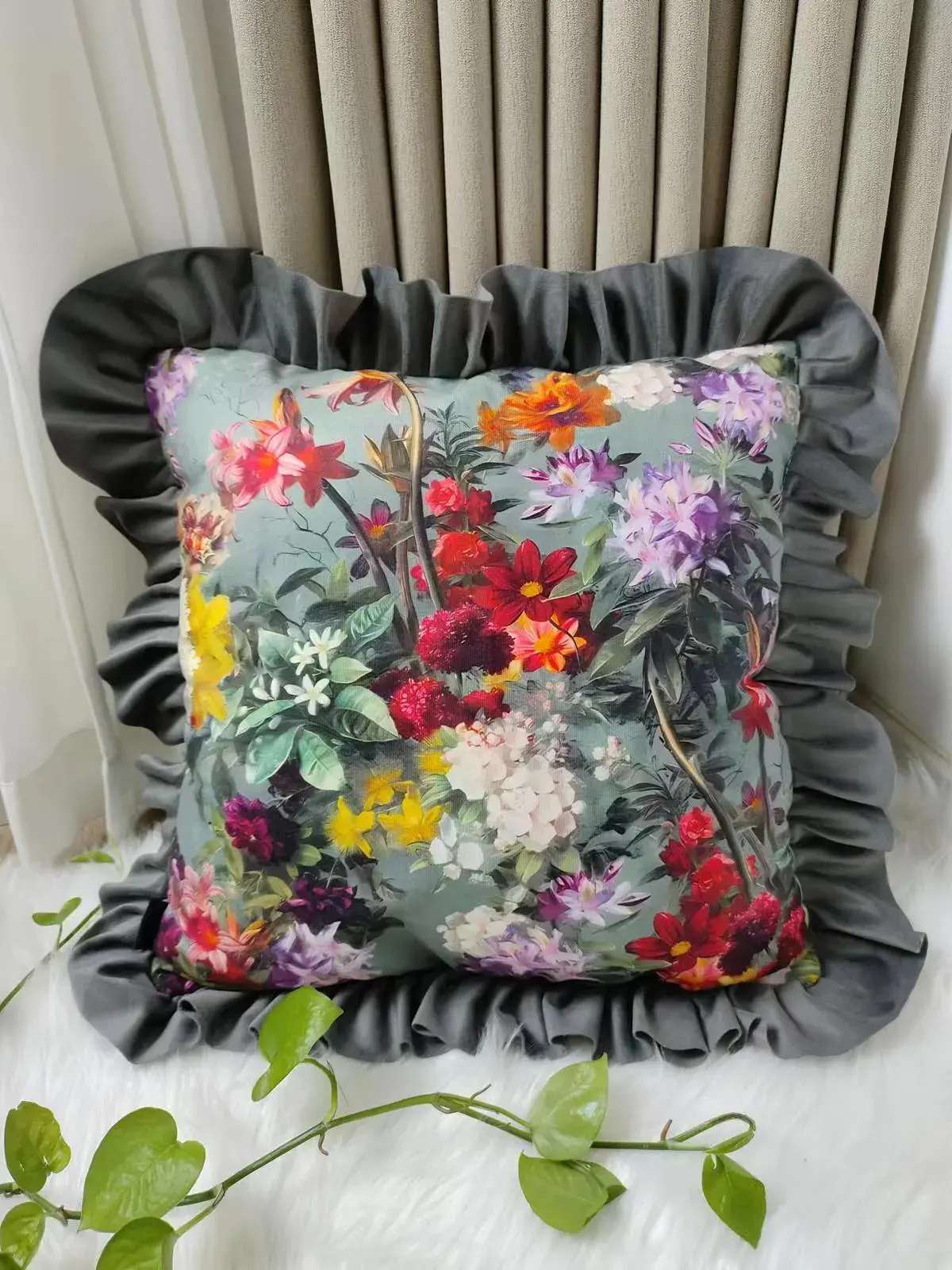 Poszewki dekoracyjne 40x40cm z falbanką kwiatowy wzór
