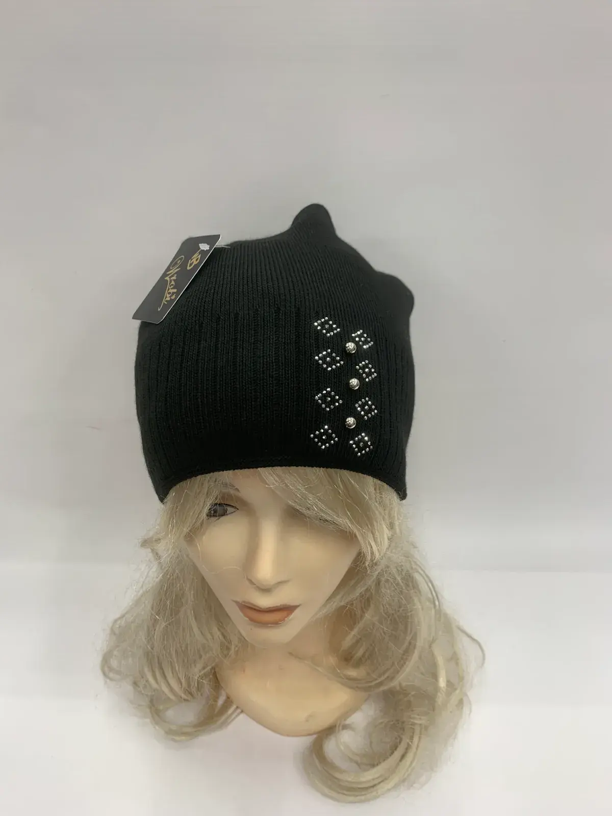 Czapka damska beanie czarna z ozdobami