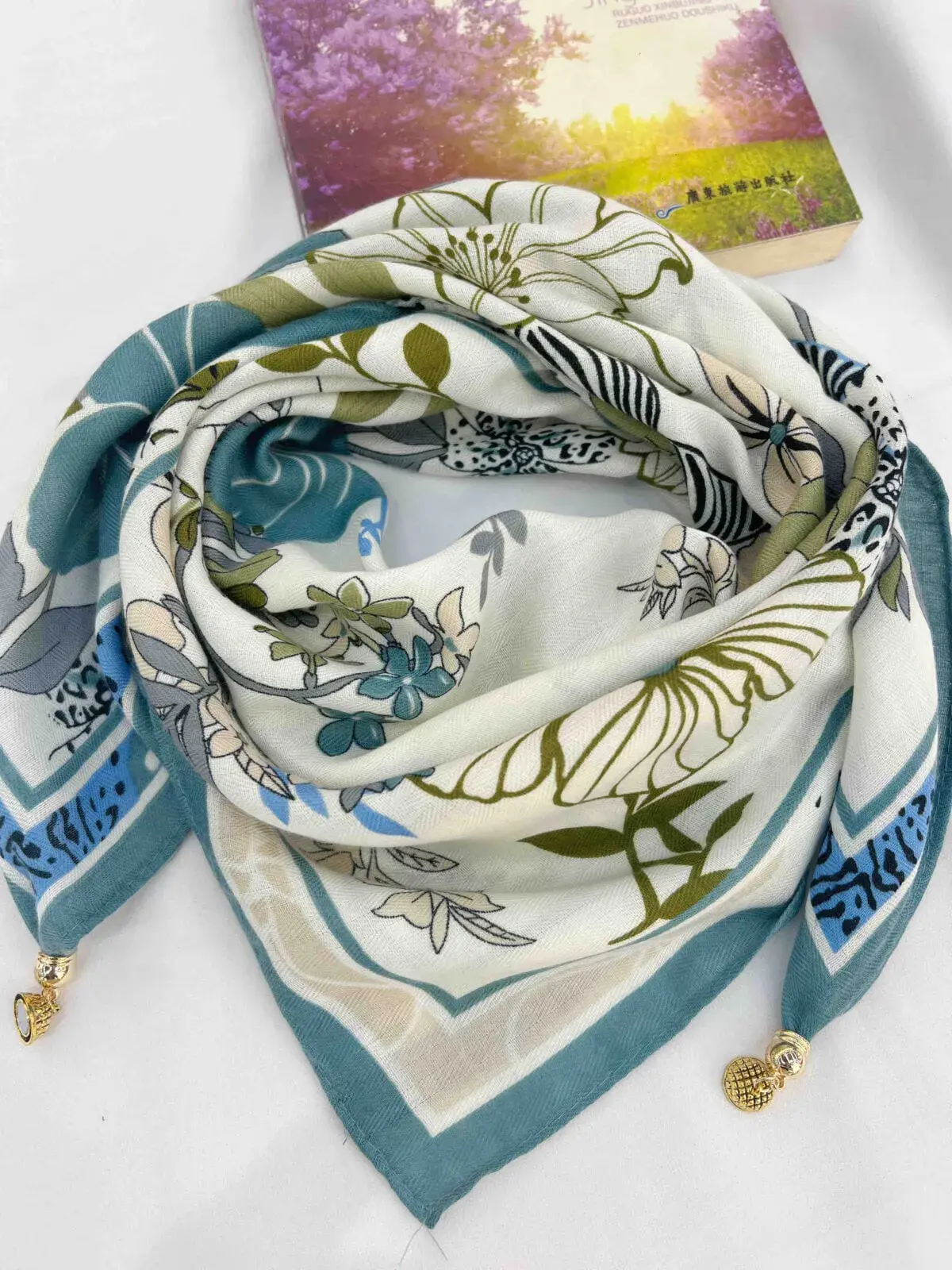 Szal damski print kwiatowo-zebra miętowy