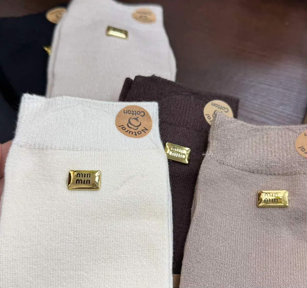 Skarpetki damskie natural cotton w pastelowych kolorach z ozdobą